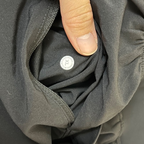 Lululemon T.H.E Linerless Short 9"  - Men's Size XL - Black - Picture 5 of 8